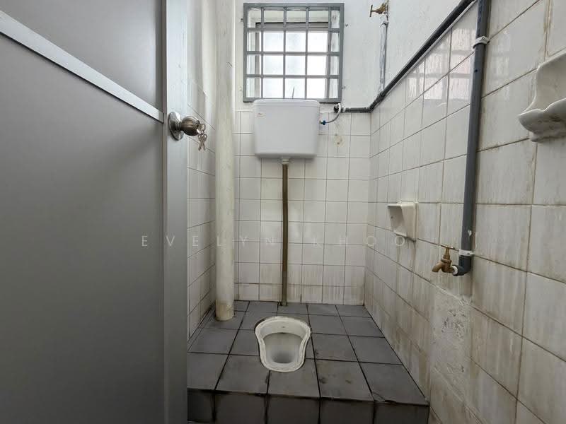 Factory for Rent in Bukit Beruntung (Selangor) - Evelyn Khoo - Bathroom - PropertyGuru.com.my