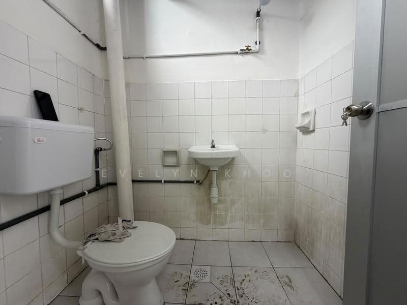 Factory for Rent in Bukit Beruntung (Selangor) - Evelyn Khoo - Bathroom - PropertyGuru.com.my