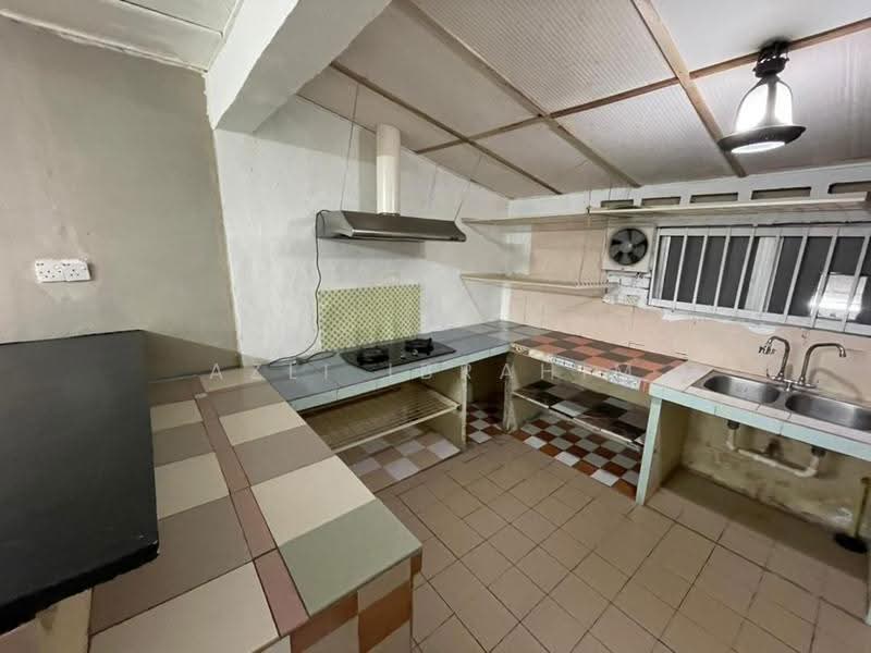 1-storey Terraced House for Sale in Taman Salak Jaya (Salak South) - Azli Ibrahim - Kitchen - PropertyGuru.com.my