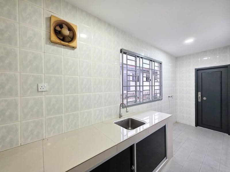 1-storey Terraced House for Sale in Taman Megah Ria (Masai) - Pauline Goh - Kitchen - PropertyGuru.com.my