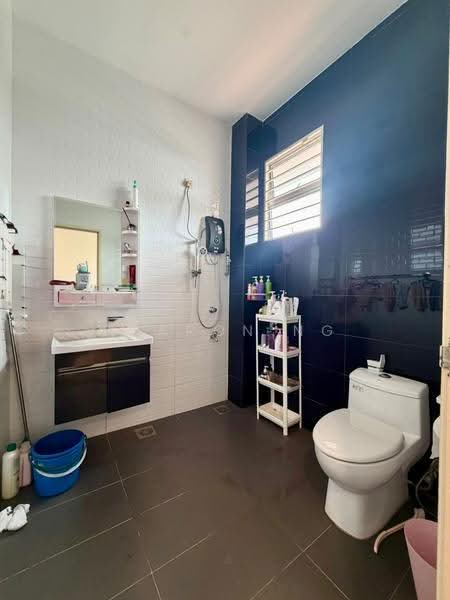 Semi-Detached House for Sale in Taman Perling (Perling) - Sharon Ng - Bathroom - PropertyGuru.com.my