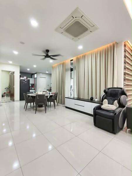 Rumah Kluster untuk Dijual di Taman Mount Austin (Tebrau) - Albee Liew - Dining Room - PropertyGuru.com.my
