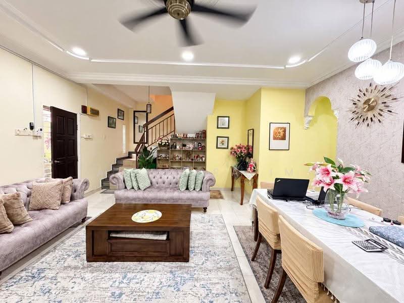 Cluster House for Sale in Bandar Bukit Mahkota (Bangi) - Azli Ibrahim - Living Room - PropertyGuru.com.my