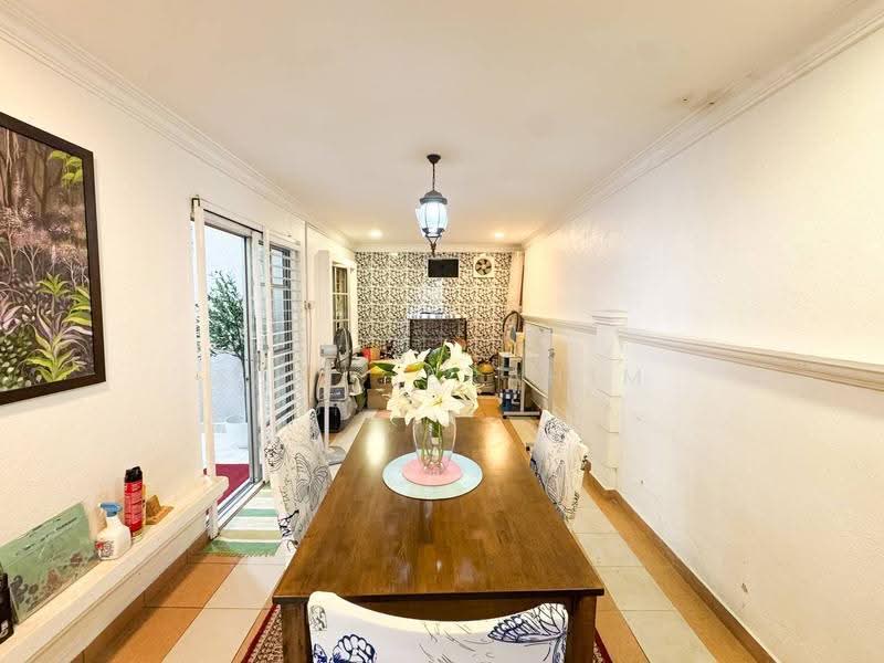 Cluster House for Sale in Bandar Bukit Mahkota (Bangi) - Azli Ibrahim - Dining Room - PropertyGuru.com.my