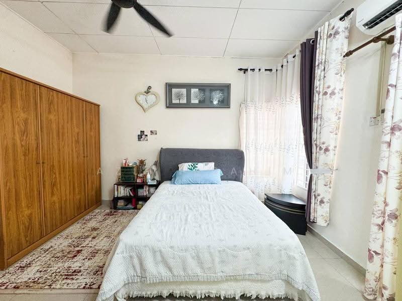 Cluster House for Sale in Bandar Bukit Mahkota (Bangi) - Azli Ibrahim - Bedroom - PropertyGuru.com.my