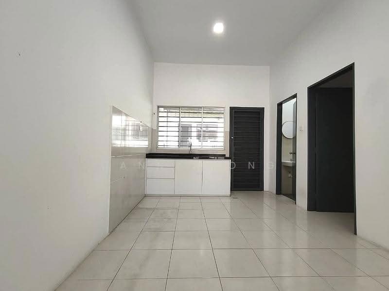 Rumah Teres 2-Tingkat untuk Disewa di Taman Scientex Rawang (Rawang) - Danny Wong - Kitchen - PropertyGuru.com.my