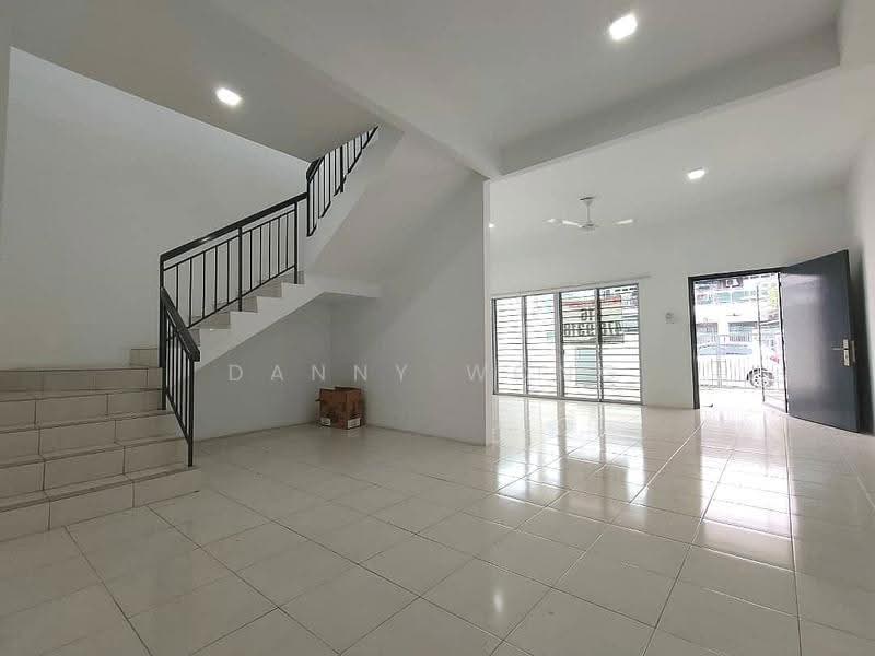 Rumah Teres 2-Tingkat untuk Disewa di Taman Scientex Rawang (Rawang) - Danny Wong - Living Room - PropertyGuru.com.my