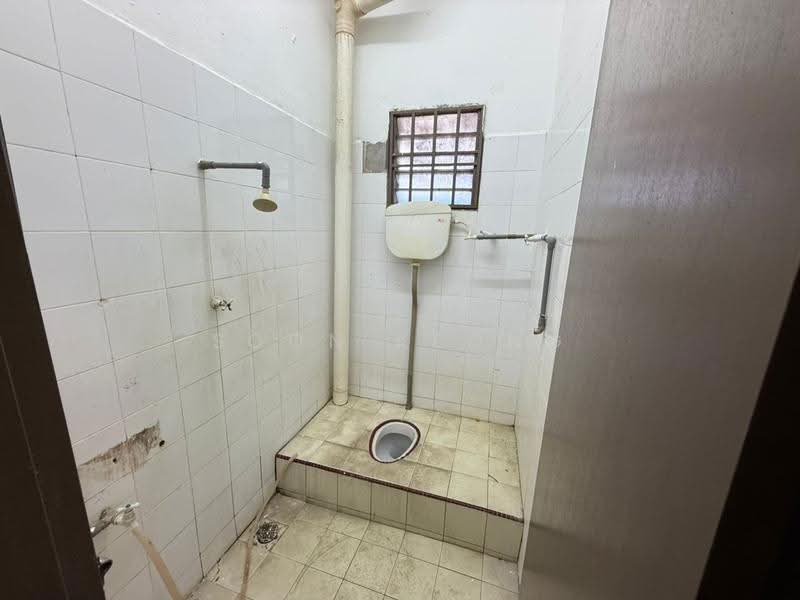 2-storey Terraced House for Sale in Taman Tiara (Tangkak) - Soon KEONG - Bathroom - PropertyGuru.com.my