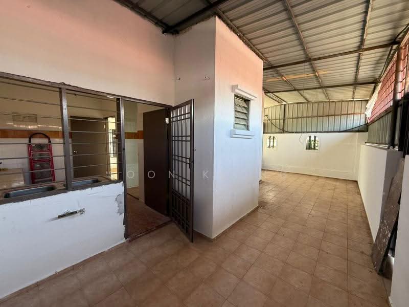 2-storey Terraced House for Sale in Taman Tiara (Tangkak) - Soon KEONG - Kitchen - PropertyGuru.com.my