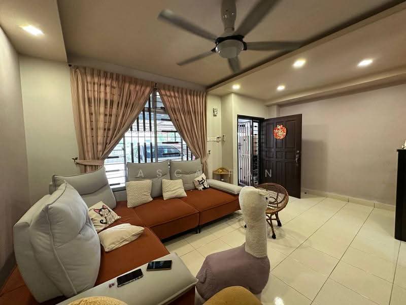 Rumah Teres 2-Tingkat untuk Dijual di Taman Seri Austin (Tebrau) - Jasca Fan - Living Room - PropertyGuru.com.my