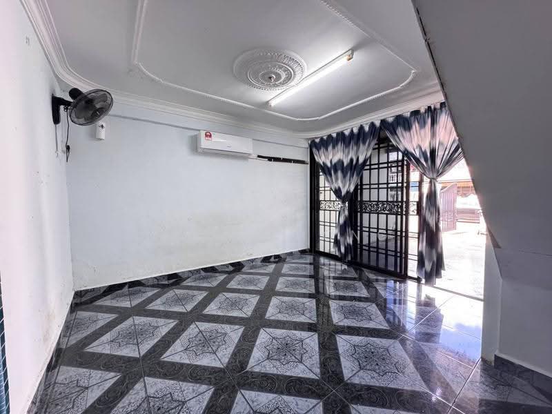 2-storey Terraced House for Sale in Bandar Baru Permas Jaya (Permas Jaya) - Nico Chong - Living Room - PropertyGuru.com.my