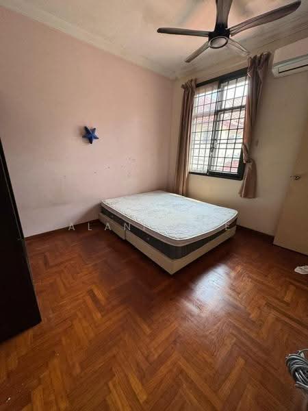 Rumah Teres 2-Tingkat untuk Disewa di Taman Gaya (Ulu Tiram) - Alanis Lee - Bedroom - PropertyGuru.com.my