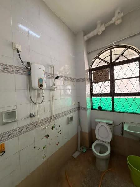 Rumah Kluster untuk Disewa di Taman Desa Cemerlang (Ulu Tiram) - Alanis Lee - Bathroom - PropertyGuru.com.my