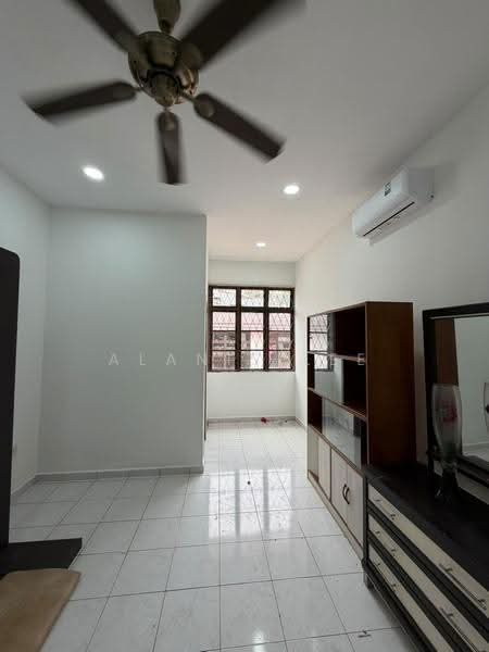 Rumah Kluster untuk Disewa di Taman Desa Cemerlang (Ulu Tiram) - Alanis Lee - Living Room - PropertyGuru.com.my