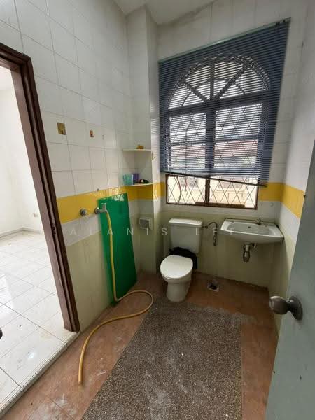 Rumah Kluster untuk Disewa di Taman Desa Cemerlang (Ulu Tiram) - Alanis Lee - Bathroom - PropertyGuru.com.my