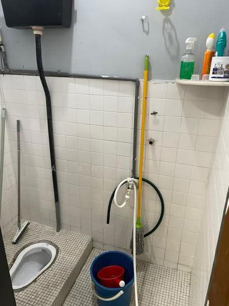 Rumah Teres 2-Tingkat untuk Disewa di Taman Johor Jaya (Johor Bahru) - Alanis Lee - Bathroom - PropertyGuru.com.my