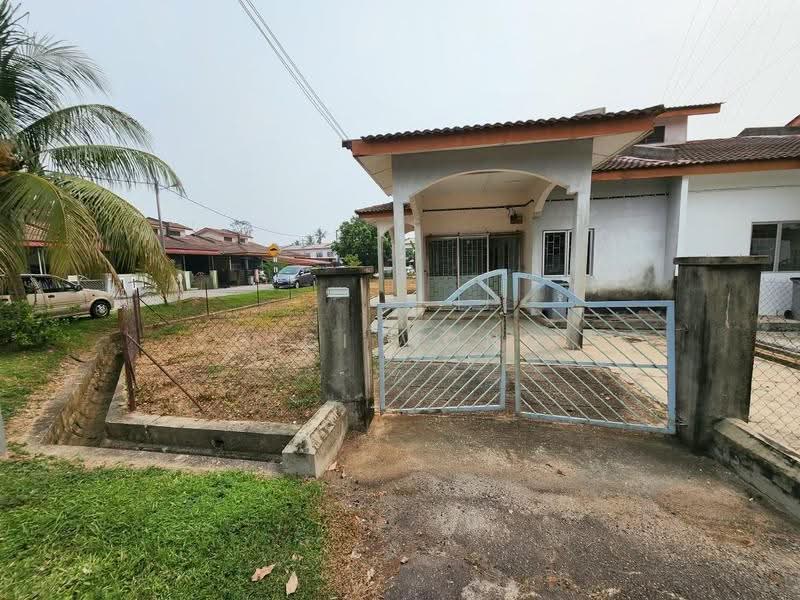 1-storey Terraced House for Sale in Taman Debunga (Merlimau) - Gigi Wong - PropertyGuru.com.my