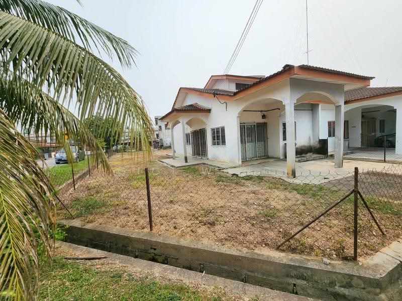 1-storey Terraced House for Sale in Taman Debunga (Merlimau) - Gigi Wong - PropertyGuru.com.my