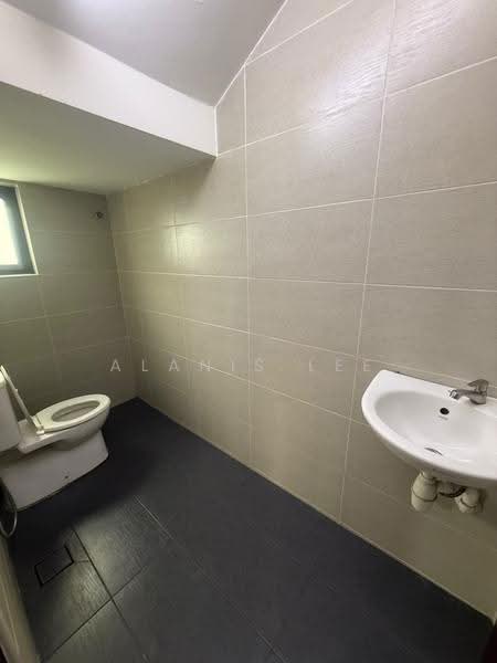 Semi-Detached House for Rent in Johor Bahru (Johor) - Alanis Lee - Bathroom - PropertyGuru.com.my