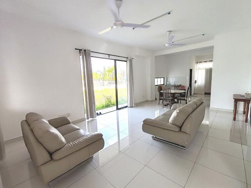 Rumah Teres 2-Tingkat untuk Dijual di Alam Sari (Bangi) - Azli Ibrahim - Living Room - PropertyGuru.com.my