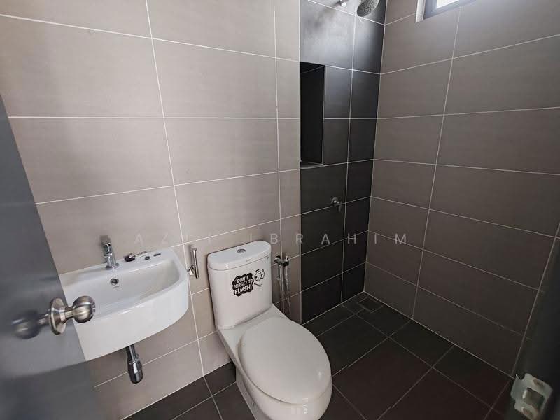 Rumah Teres 2-Tingkat untuk Dijual di Alam Sari (Bangi) - Azli Ibrahim - Bathroom - PropertyGuru.com.my