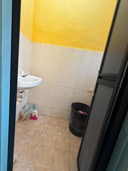 Kedai untuk Dijual di Taman Dato Onn (Johor Bahru) - Sharon Ng - Bathroom - PropertyGuru.com.my