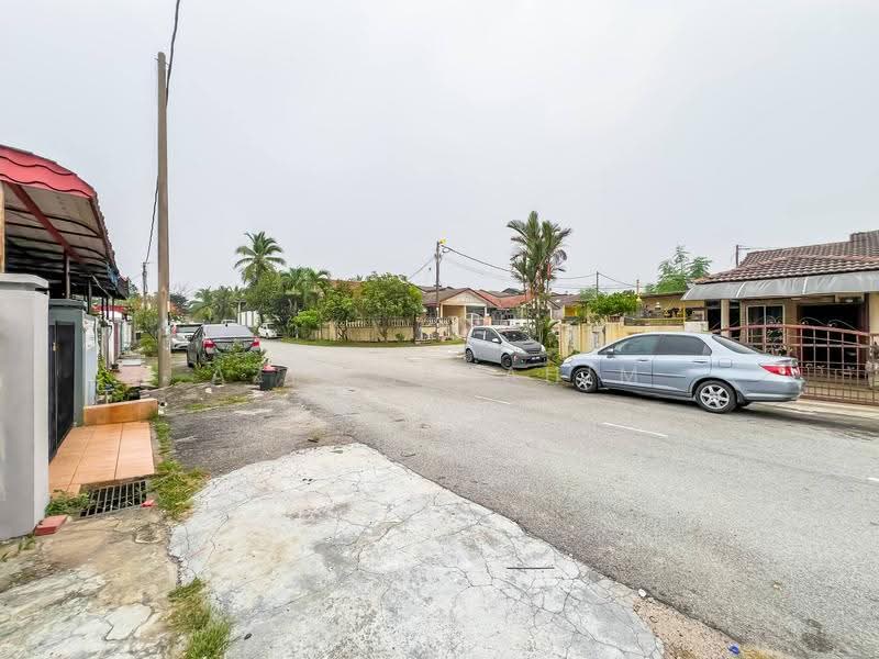 1-storey Terraced House for Sale in Bandar Rinching Seksyen 1 (Semenyih) - Azli Ibrahim - Exterior - PropertyGuru.com.my