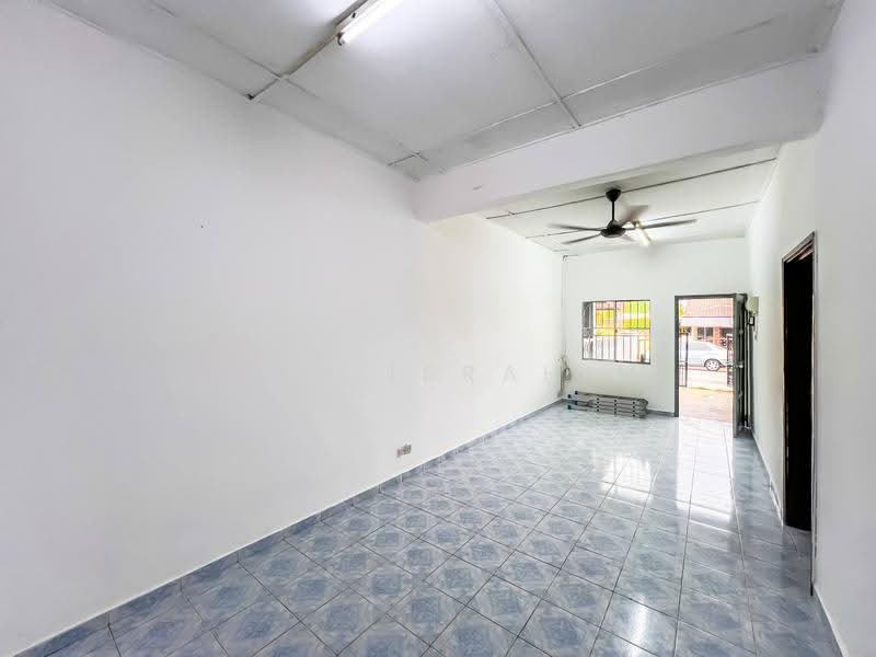 1-storey Terraced House for Sale in Bandar Rinching Seksyen 1 (Semenyih) - Azli Ibrahim - Living Room - PropertyGuru.com.my