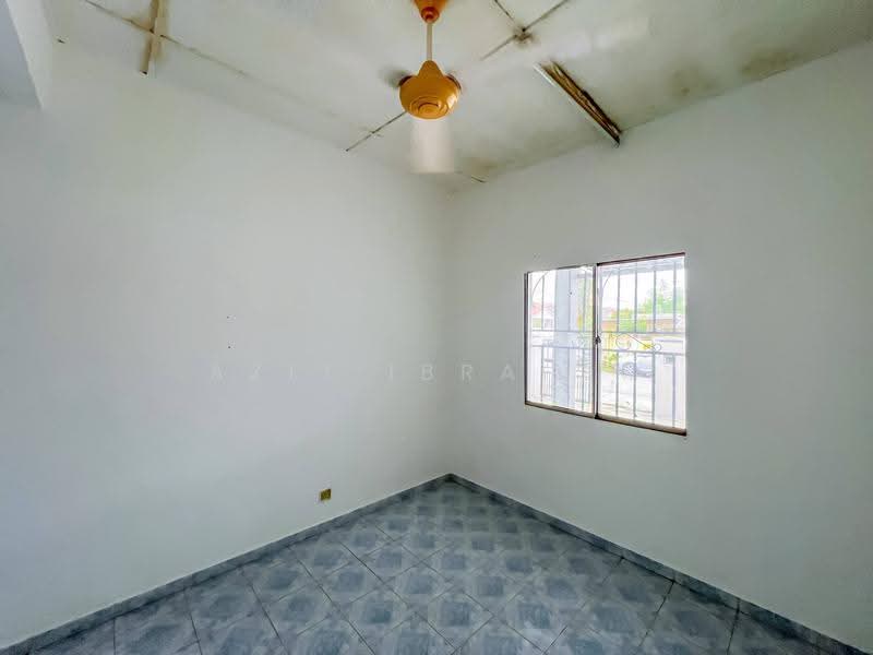 1-storey Terraced House for Sale in Bandar Rinching Seksyen 1 (Semenyih) - Azli Ibrahim - Interior - PropertyGuru.com.my