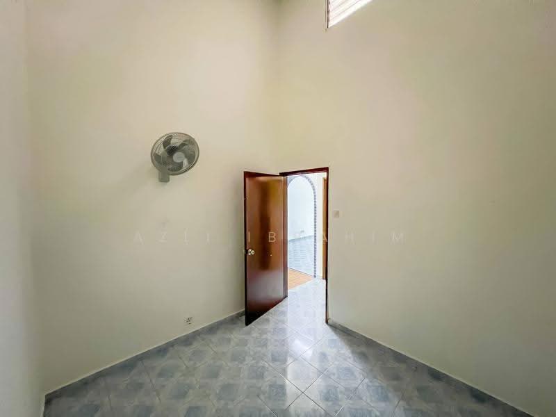 1-storey Terraced House for Sale in Bandar Rinching Seksyen 1 (Semenyih) - Azli Ibrahim - Interior - PropertyGuru.com.my