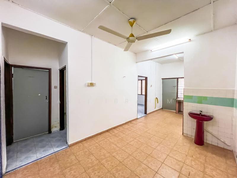 1-storey Terraced House for Sale in Bandar Rinching Seksyen 1 (Semenyih) - Azli Ibrahim - Interior - PropertyGuru.com.my