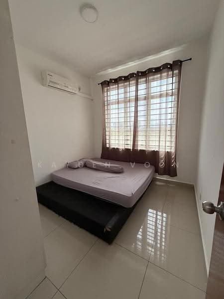 Kediaman Servis untuk Dijual di Larkin Heights - Kayden Voon - Bedroom - PropertyGuru.com.my