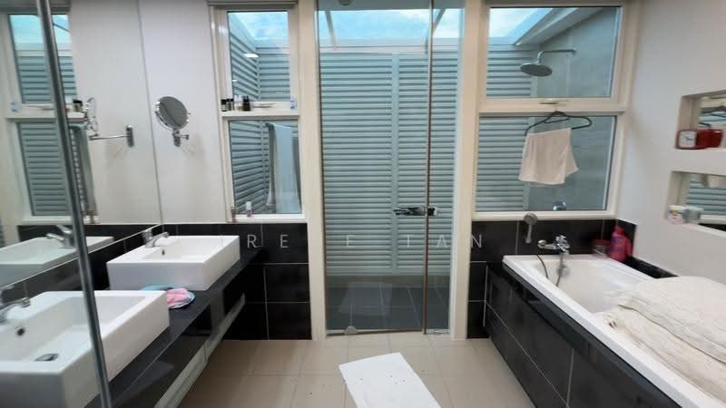 Bungalow House for Sale in Saujana Puchong (Puchong) - Irene Tan - Bathroom - PropertyGuru.com.my
