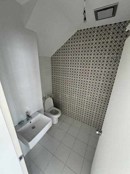 Rumah Teres 2-Tingkat untuk Disewa di Semenyih (Selangor) - Michelle Hee - Bathroom - PropertyGuru.com.my