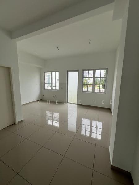 Rumah Teres 2-Tingkat untuk Disewa di Semenyih (Selangor) - Michelle Hee - Living Room - PropertyGuru.com.my