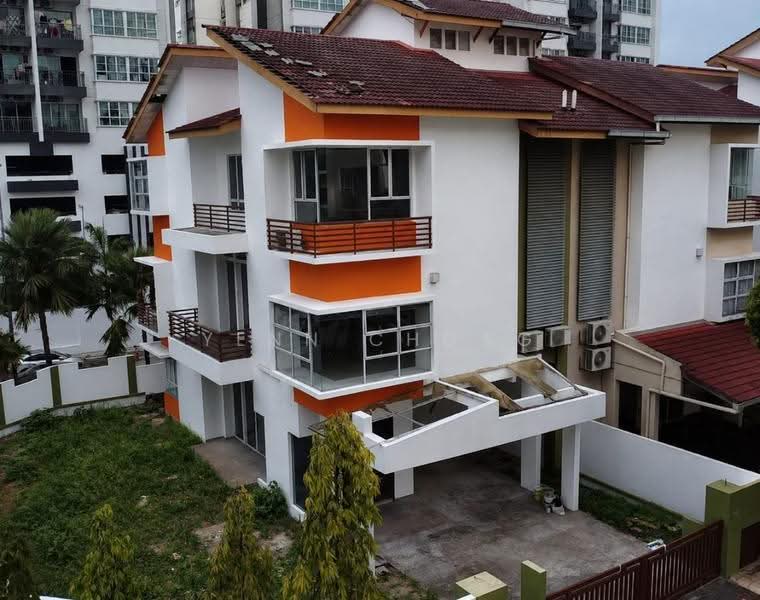 Rumah Berkembar untuk Dijual di Kuchai Lama (Kuala Lumpur) - Yenn Chong - Exterior - PropertyGuru.com.my