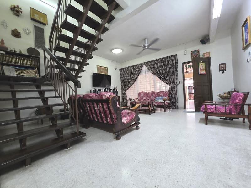 2-storey Terraced House for Sale in Taman Cuepacs (Cheras) - Ken Lew - Living Room - PropertyGuru.com.my