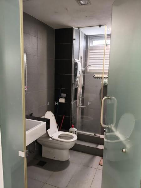 Kediaman Servis untuk Disewa di Tropez Residences - JH Yap - Bathroom - PropertyGuru.com.my