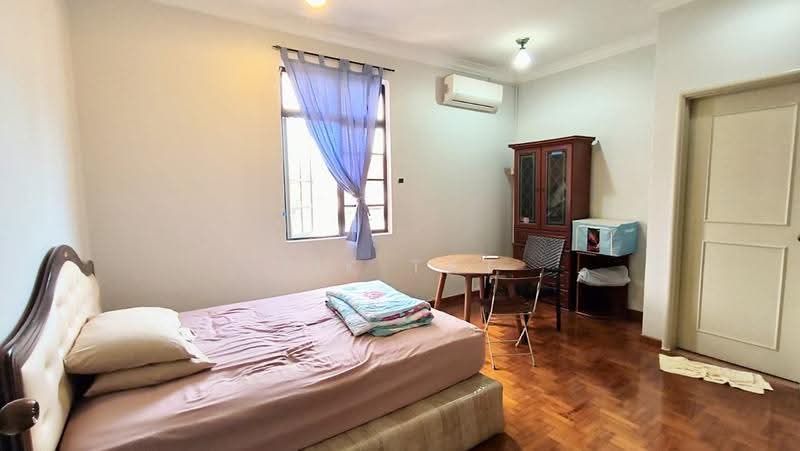 2-storey Terraced House for Sale in Taman Molek (Johor Bahru) - Yik Tat - Bedroom - PropertyGuru.com.my
