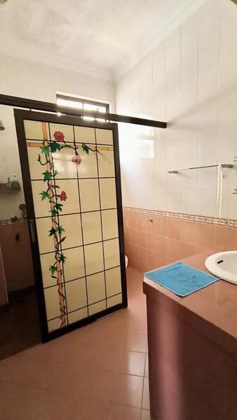 2-storey Terraced House for Sale in Taman Molek (Johor Bahru) - Yik Tat - Bathroom - PropertyGuru.com.my
