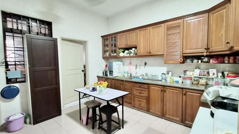 2-storey Terraced House for Sale in Taman Molek (Johor Bahru) - Yik Tat - Kitchen - PropertyGuru.com.my