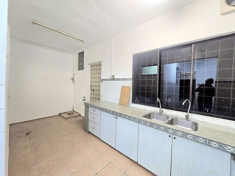2-storey Terraced House for Sale in Pandan Indah (Selangor) - Azli Ibrahim - Kitchen - PropertyGuru.com.my
