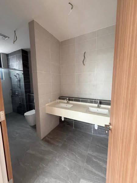 3-storey Terraced House for Sale in Taman Puchong Legenda (Puchong) - Irene Tan - Master Bathroom - PropertyGuru.com.my