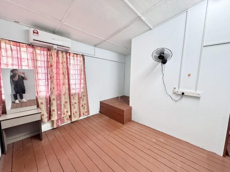 2-storey Terraced House for Sale in Bandar Baru Permas Jaya (Permas Jaya) - Yik Tat - Interior - PropertyGuru.com.my