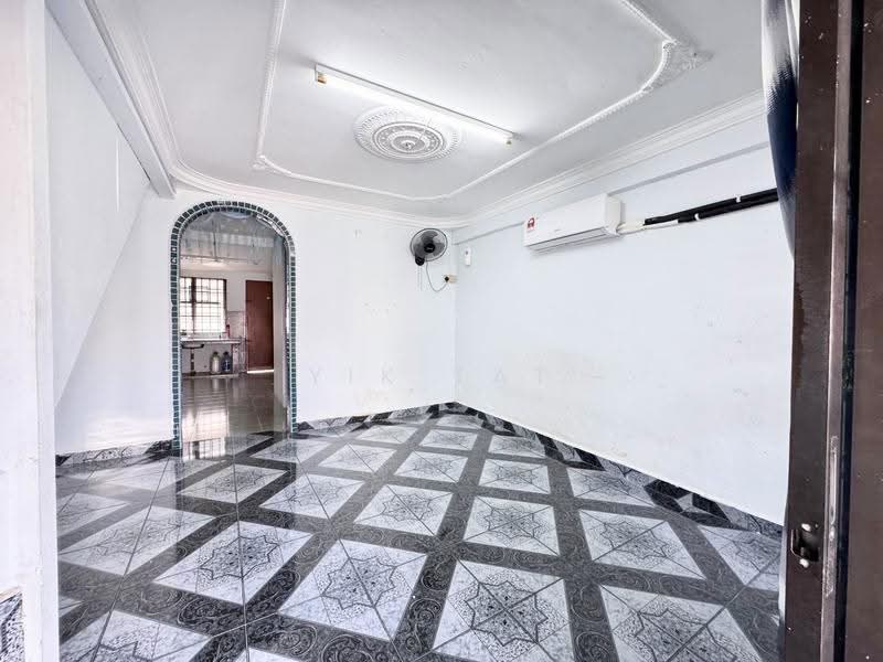 2-storey Terraced House for Sale in Bandar Baru Permas Jaya (Permas Jaya) - Yik Tat - Interior - PropertyGuru.com.my