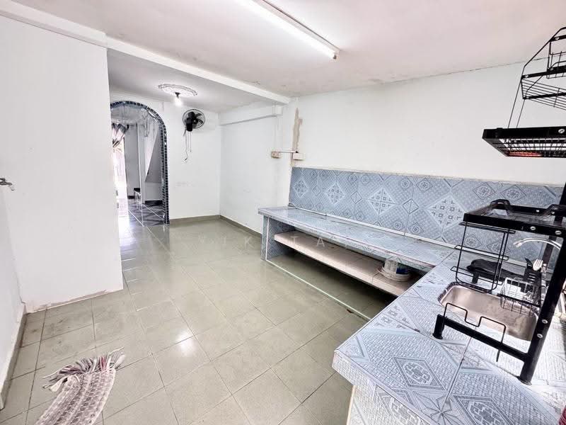 2-storey Terraced House for Sale in Bandar Baru Permas Jaya (Permas Jaya) - Yik Tat - Kitchen - PropertyGuru.com.my