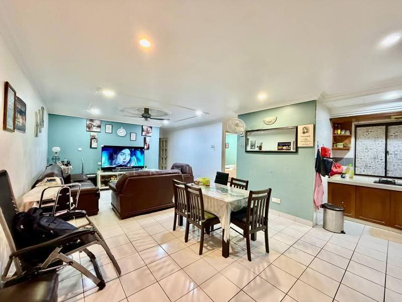 Pangsapuri untuk Dijual di Taman Lembah Maju 600 Apartment - Azli Ibrahim - Living Room - PropertyGuru.com.my