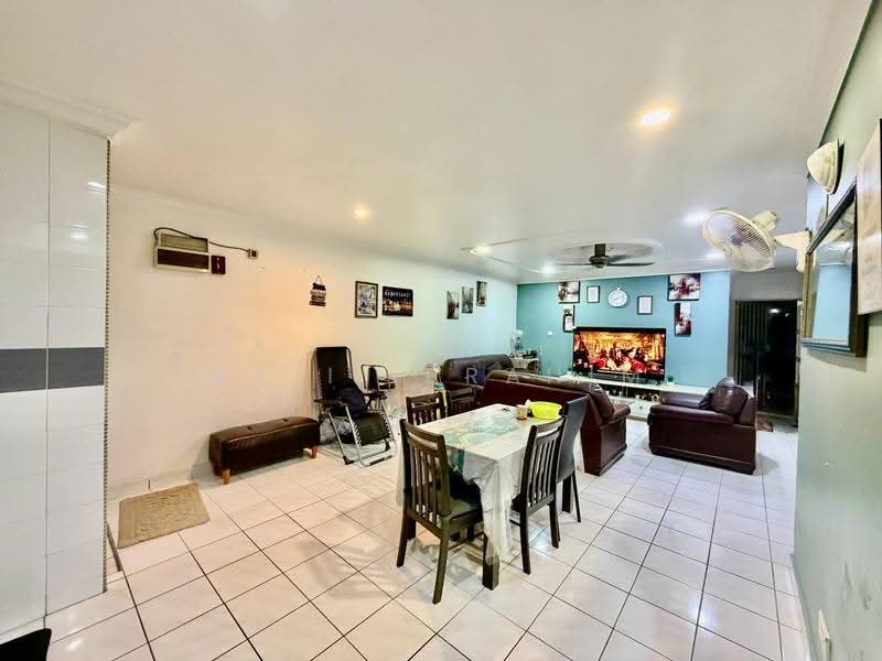 Pangsapuri untuk Dijual di Taman Lembah Maju 600 Apartment - Azli Ibrahim - Living Room - PropertyGuru.com.my