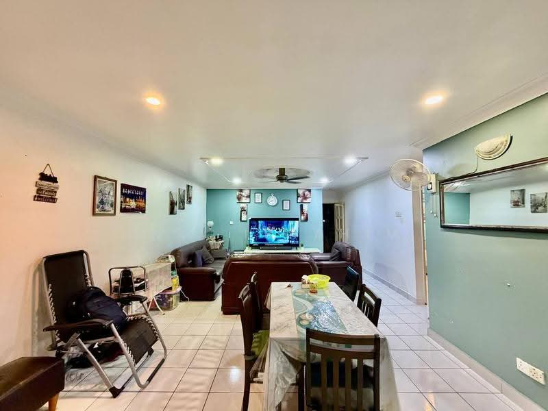 Pangsapuri untuk Dijual di Taman Lembah Maju 600 Apartment - Azli Ibrahim - Living Room - PropertyGuru.com.my