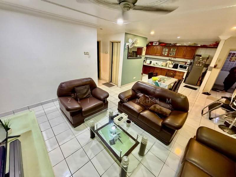 Pangsapuri untuk Dijual di Taman Lembah Maju 600 Apartment - Azli Ibrahim - Living Room - PropertyGuru.com.my